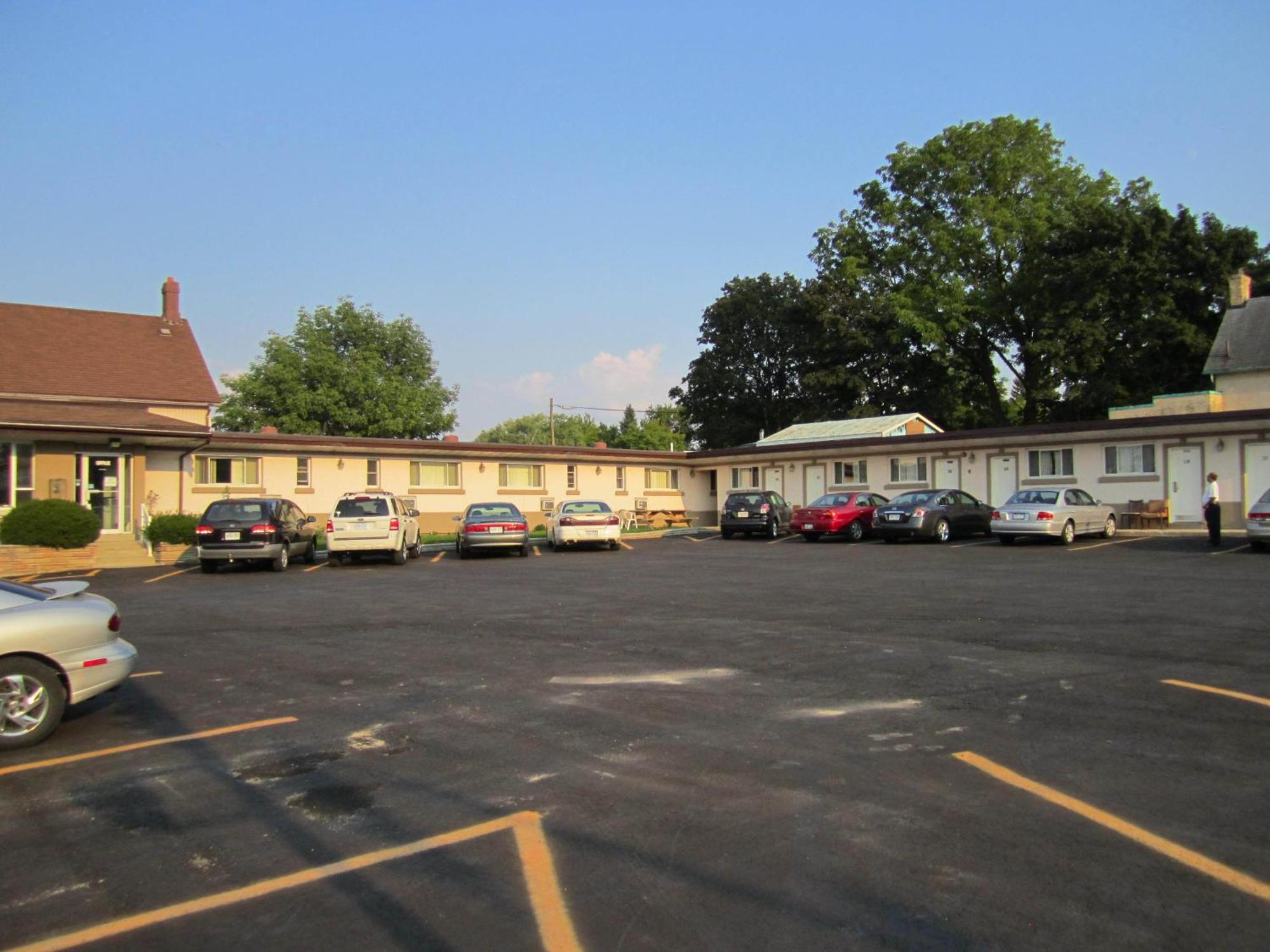 Canadiana Motel Hanover エクステリア 写真
